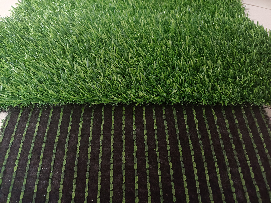 Hot nelt back Grass